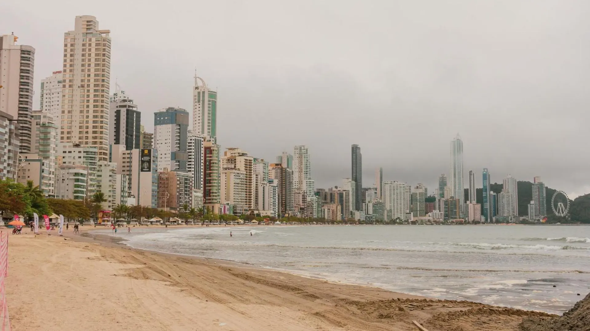 Elegancia Classica A 1 Quadra Da Praia Em Bc N704 Balneário Camboriú 0*,  Brasil